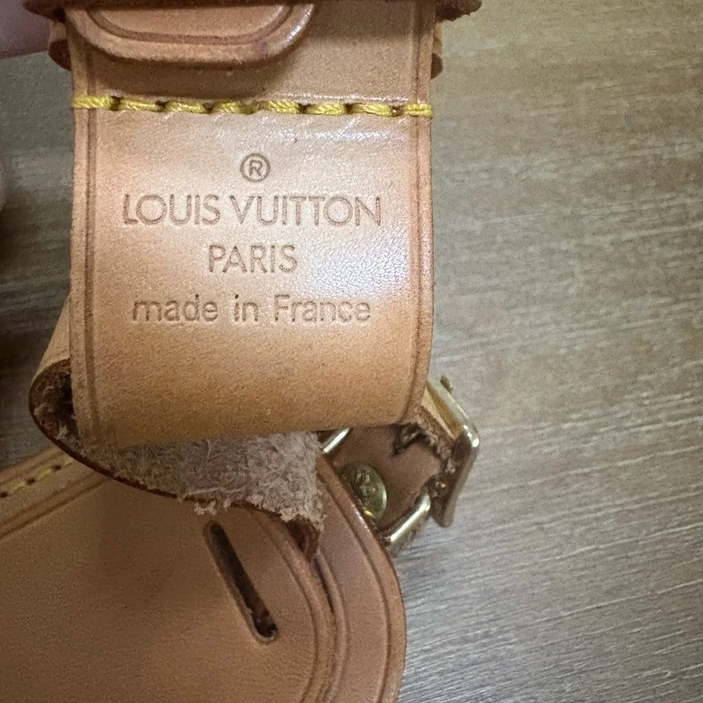 Louis Vuitton Beige Leather Tag with Yellow Stitching - Picture 4 of 6